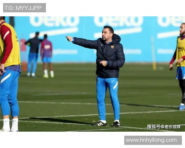 足球巨星亲自吹气蛋糕庆生 引发球迷热议与欢乐互动